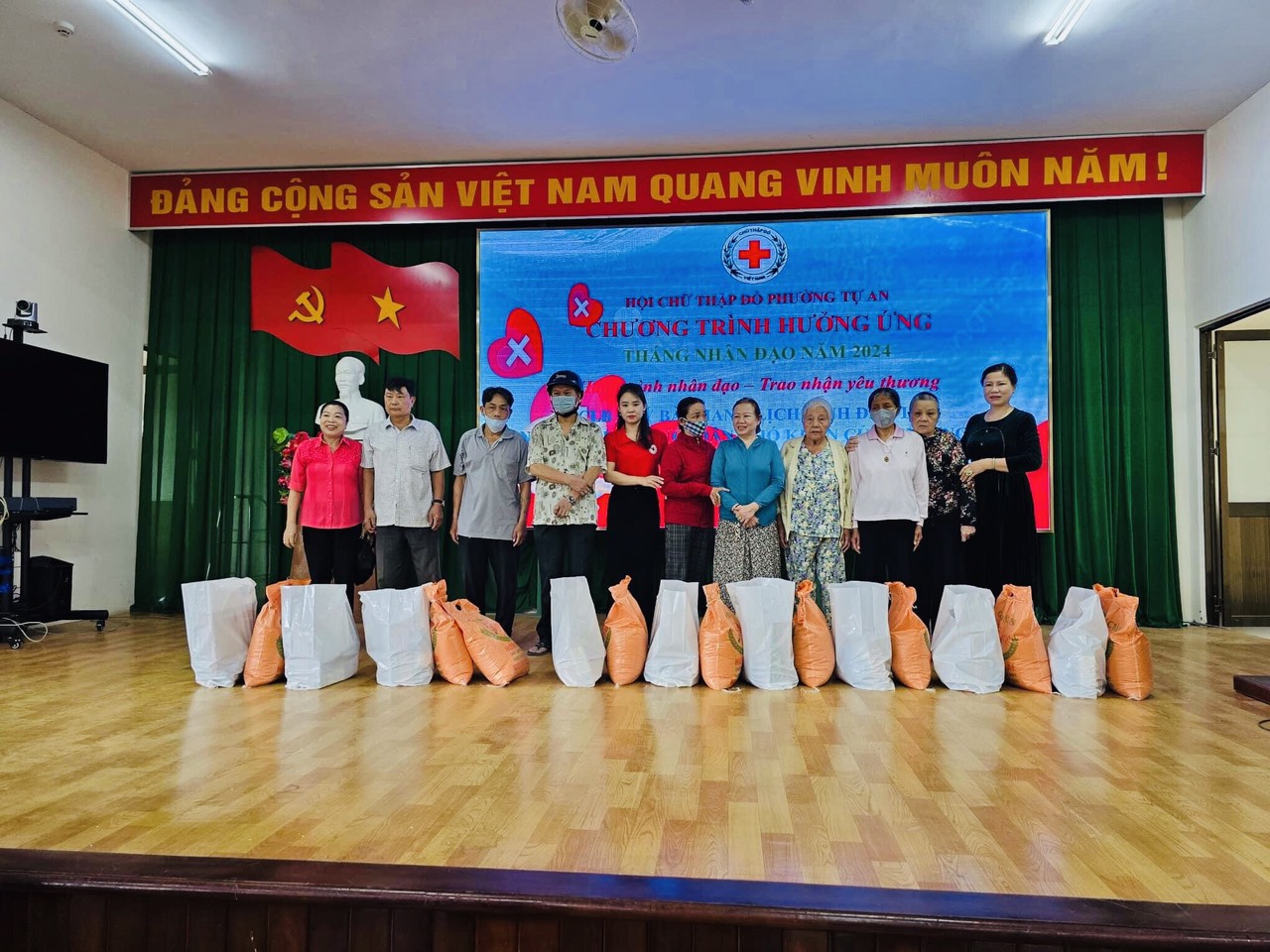 Tặng quà